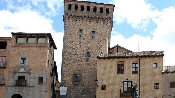 Torreón de Lozoya, que fie el buque insignia del patrimonio de Caja Segovia. 