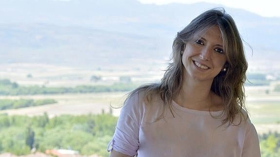 'En tu reflejo', la nueva novela romántica de Paula Velasco
