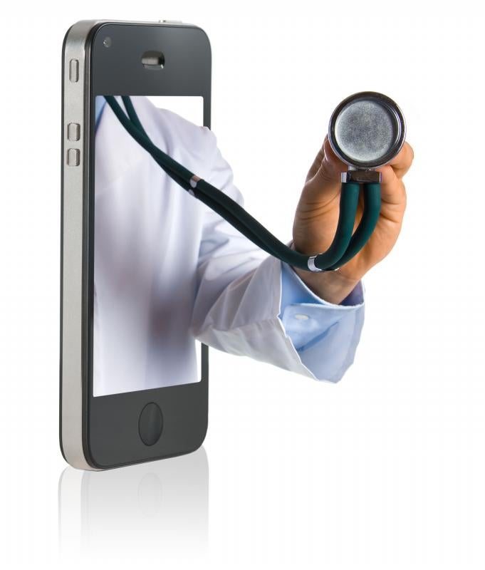 ¿Y si hablara con su médico por teléfono o a través de Internet?