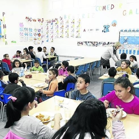 Los alumnos del Beatriz Galindo, durante la comida. 