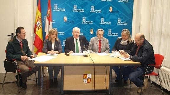 Un momento de la firma de los acuerdos en la Delegación Territorial de la Junta. EL NORTE