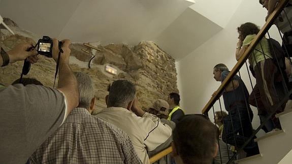 Visita a una roca en un establecimiento de la calle Cervantes. El Norte