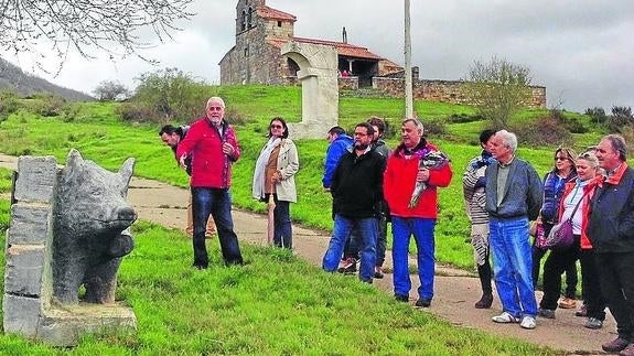 Los artistas y amigos del grupo Muriel, ayer en el encuentro en la Senda de Ursi.