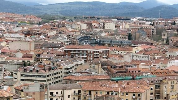 Vista de varios barrios de la ciudad de Segovia desde el Torreón de Lozoya.