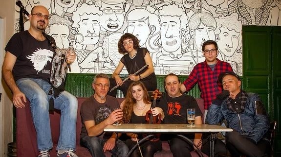 Desde la izquierda, Carlos Ayuso, Floro Cañibano, Sonia del Val (flauta), María Rodríguez, Juan José Cartón, Álvaro García e Iván San José. 