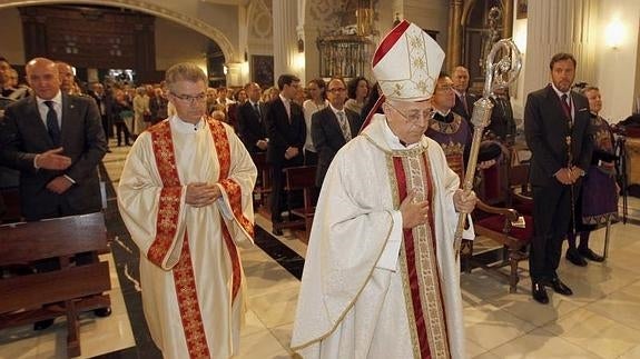 Ricardo Blázquez accede, en la misa pontifical en honor a San Pedro Regalado.