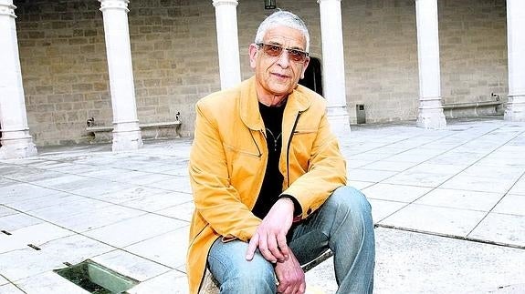 Antonio Moreno, en el patio de Santa Cruz. .