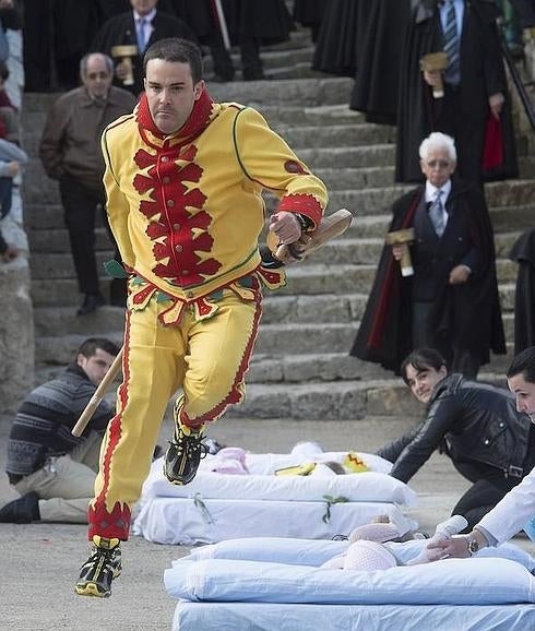 Castrillo de Murcia celebrará el domingo 'El Colacho'