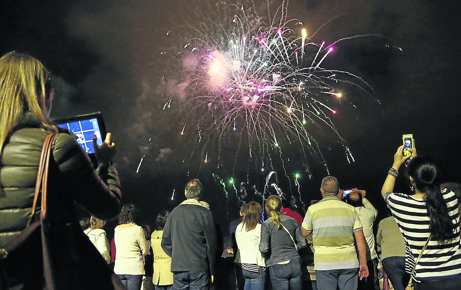 Imagen de los fuegos artificiales de unas fiestas salmantinas.