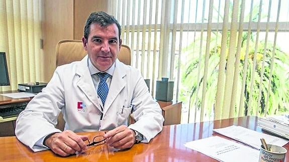 El neurólogo segoviano Julio Pascual, en su despacho.