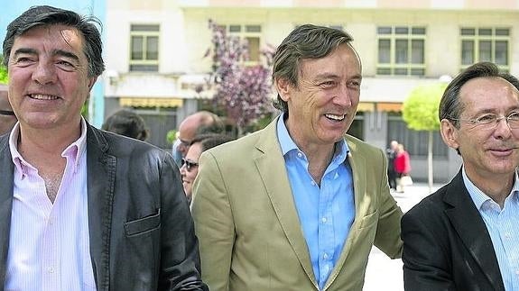 Rafael Hernando acusa a PSOE y Ciudadanos del «fiasco» de la XI legislatura