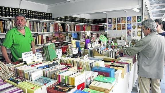 Una de las librerías presentes en el Salón.