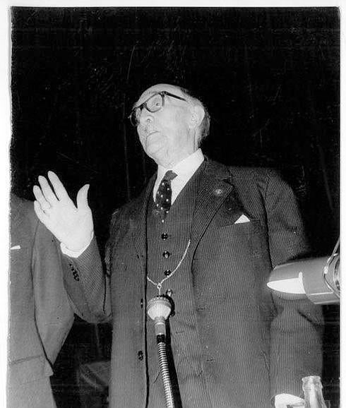 Sánchez Albornoz durante su conferencia en la Universidad.  