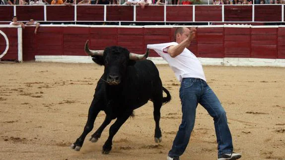 Juan Carlos Otero, 'El Gallo' en una imagen de archivo durante el concurso de cortes de Nava de la ASunción en 2009.