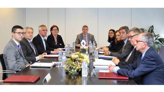 José V icente de los Mozos presidió la reunión.