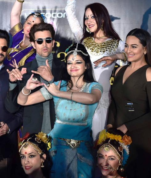 El galán Anil Kapoor y otras estrellas de Bollywood, en la presentación de la gala madrileña.