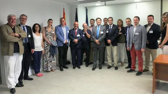 El presidente de la Diputación, Francisco Vázquez, con empresarios asistentes al encuentro