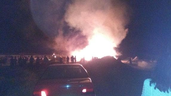 Imagen tomada por un vecino del iincendio de este sábado por la noche en Fuentepelayo.