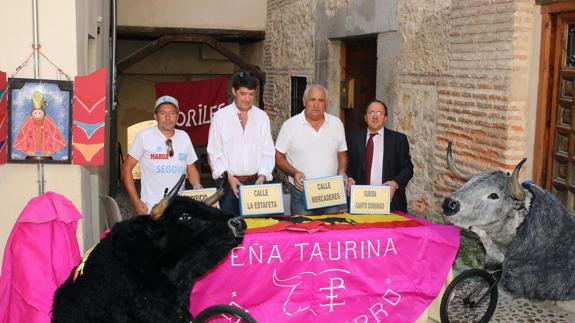 Presentación de los sanfermines segovianos, ayer, en el barrio de la Judería. 
