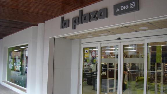 Establecimiento de La Plaza de DIA en la localidad palentina de Aguilar de Campoo,. / NURIA ESTALAYO  