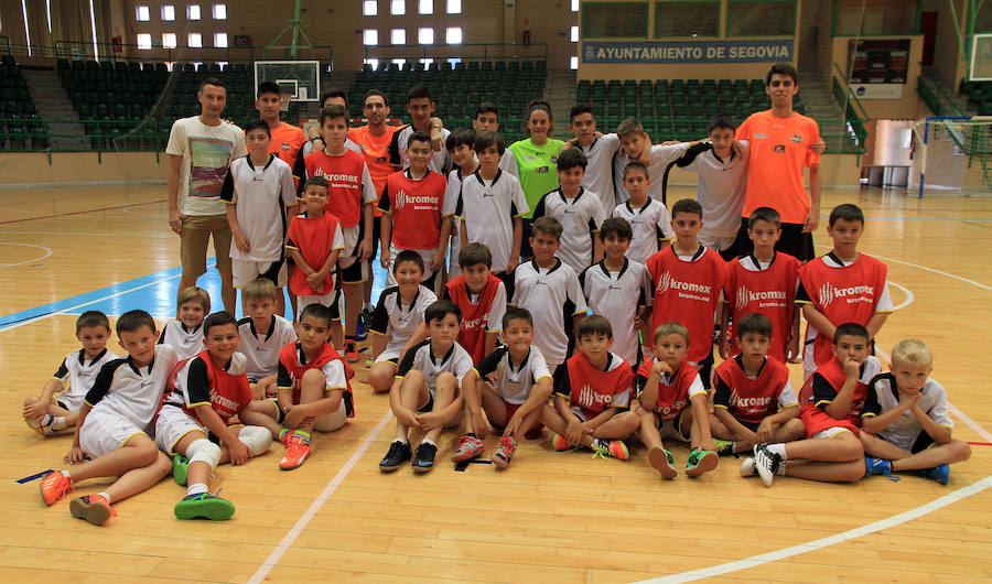 Participantes y monitores del campus de Segovia Futsal.Antonio Tanarro