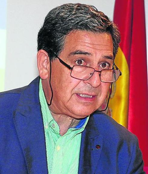Julio Sanz Orejudo, decano del Colegio de Abogados. A. de Torre