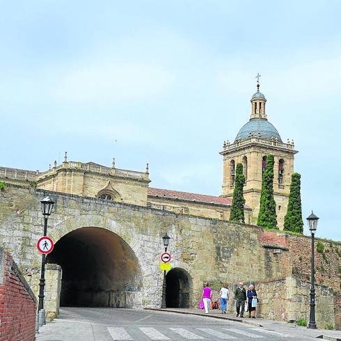 Una de las entradas al casco histórico.