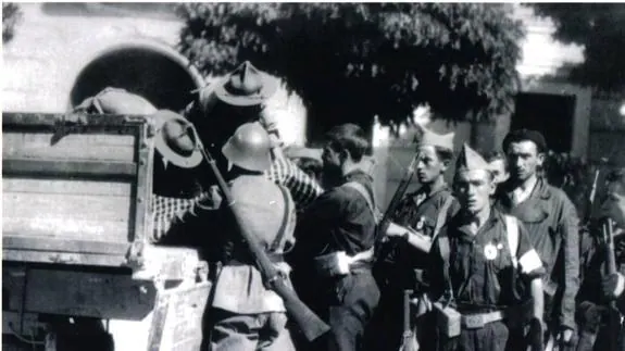 Falangistas voluntarios de Valladolid parten al Alto del León.