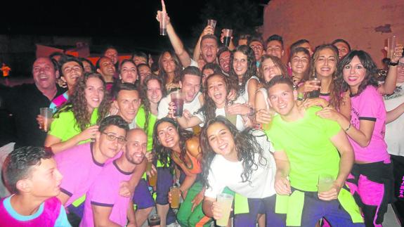 Un grupo de jóvenes en una edición pasada de las fiestas. El Norte