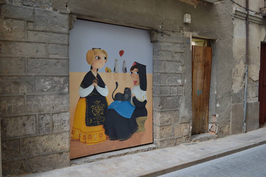 Uno de los paneles instalados en la fachada de un edificio deshabitado de Toro