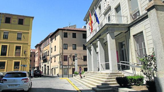Imagen de la plaza, donde se ubica el edificio de la Subdelegación del Gobierno. A. Tanarro