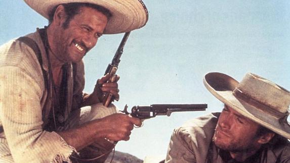 Eli Walach y Clint Eastwood en una escena de la película. 