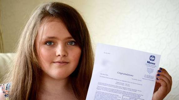 Nicolle muestra orgullosa el resultado del test de CI