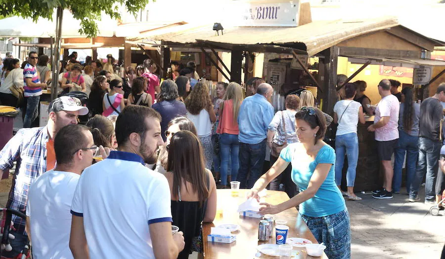 El precio del pincho de Feria enfrenta a hosteleros y consumidores
