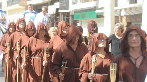 Desfile de la Orden de Caballería de la Jarra y el Grifo