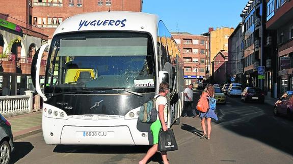 Renfe sustituye los trenes regionales por autobuses en Guardo