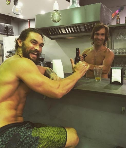 Jason Momoa, en un bar de Barcelona. 