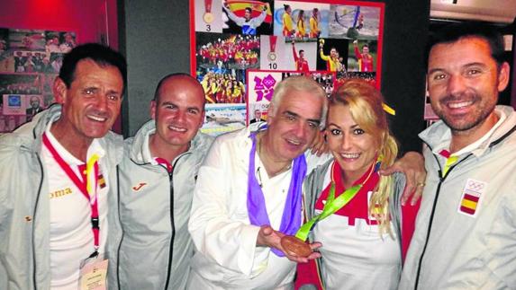 Con Lydia Valentín y representantes del remo español.
