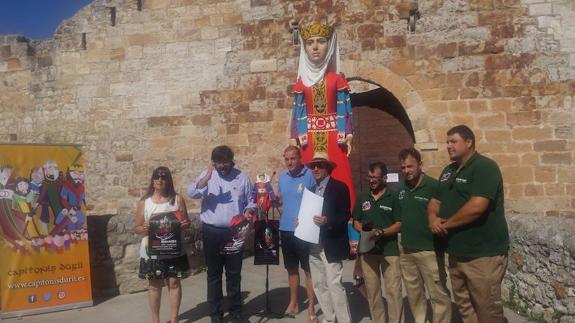 Presentación de 'Zamora cercada a vista de gigantes, títeres y cabezudos' en el Castillo de Zamora