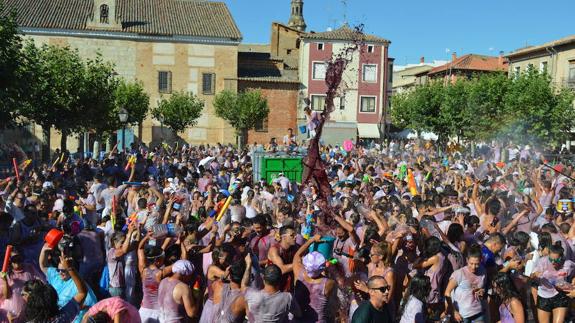 Batalla del vino en la Plaza Mayor de Toro
