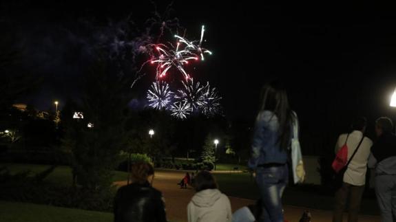 Fuegos artificiales en Caño Hondo.