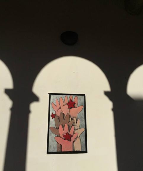 Simancas inaugura una exposición centrada en las manos