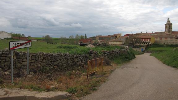 Inicio del camino que se pretende convertir en circunvalación a Castromonte. 
