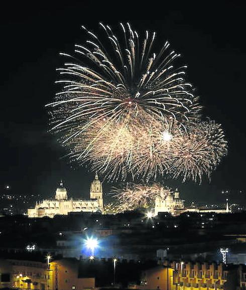 Los fuegos artificiales volverán a iluminar la noche. 