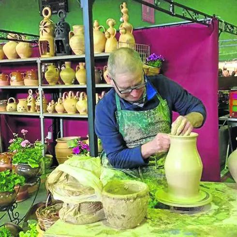 La artesanía, presente en otras ferias de Lumbrales, volverá acompañada de los productos hortícolas.
