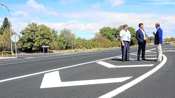 La Diputación termina el arreglo de la carretera de Trescasas a Torrecaballeros