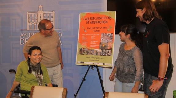 Presentación de los talleres didácticos de arqueología en el Ayuntamiento de Zamora