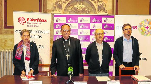 Carmen Calzada, el obispo Carlos López, Tomás Durán y el religioso Francisco Berbegal. 