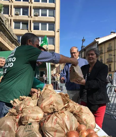 Cebollas gratis para todos en la 'Semana reivindicativa' de Asaja Soria