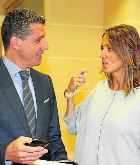 Andrés Torquemada (PSOE) y Raquel Fernández (PP). 